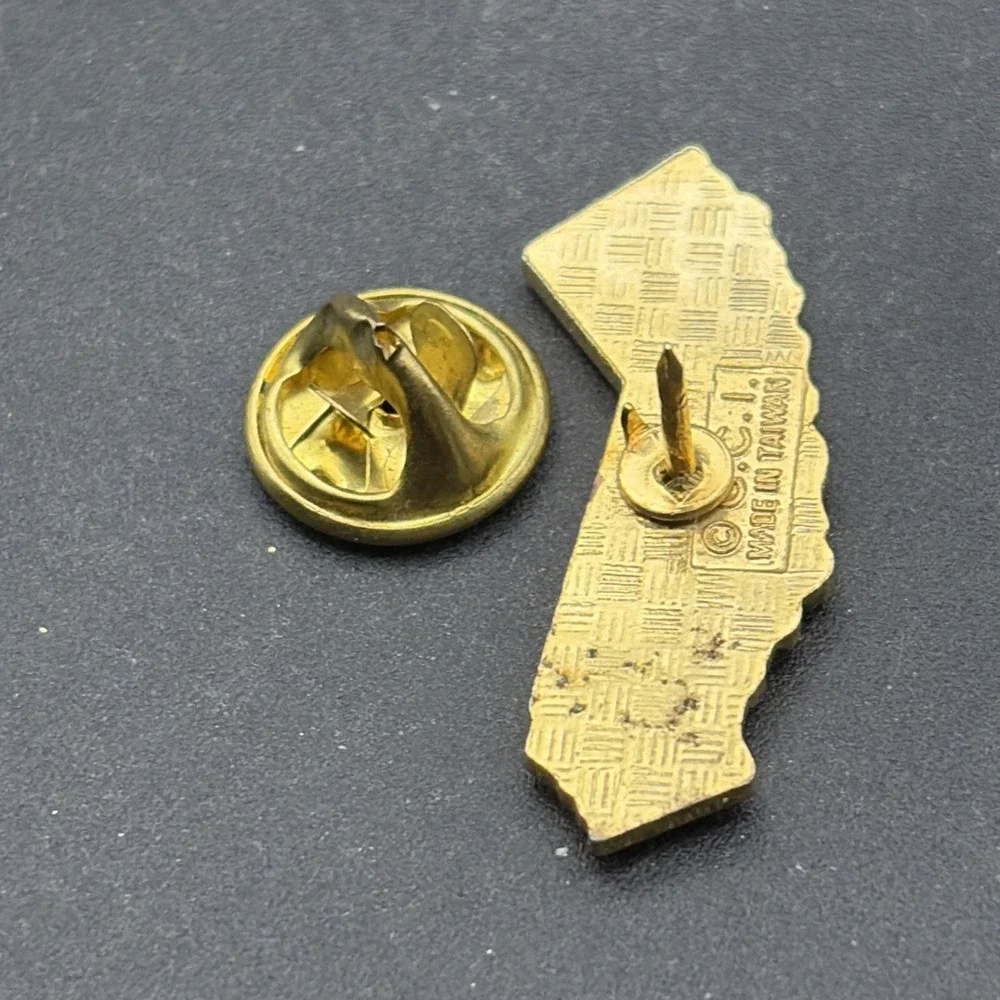 California State Outline Gold‎ Tone Lapel Hat Pin